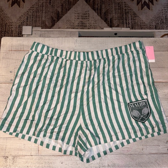 Zoe + Liv Pants - Malibu Tennis Club Graphic Shorts Size 2X Green White ZOE + LIV